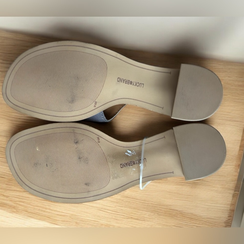 Size 9 1/2 LuckyBrand block heel gray sandals - Picture 3 of 6